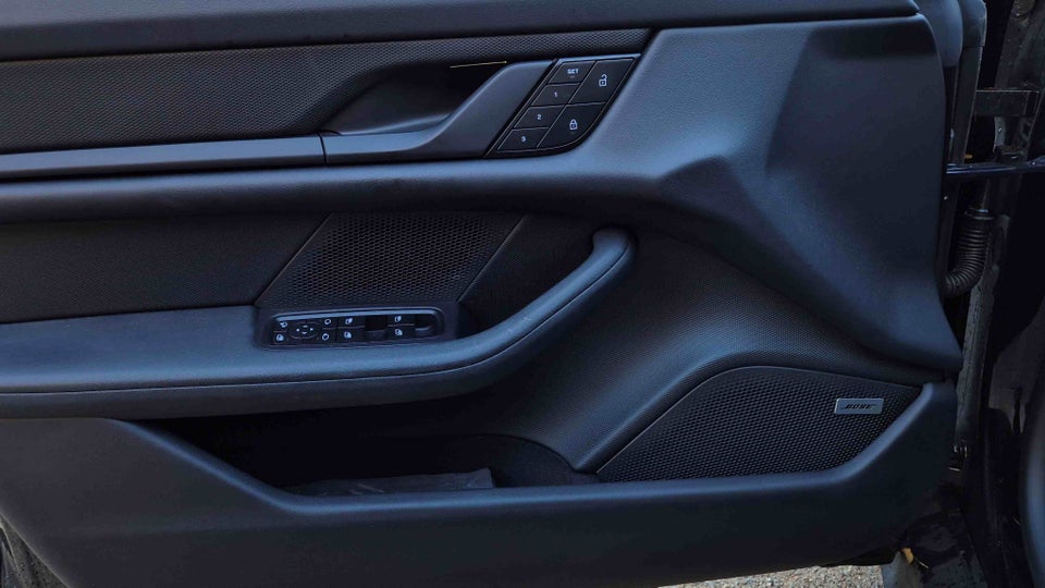 Porsche Taycan Performance+ 4d