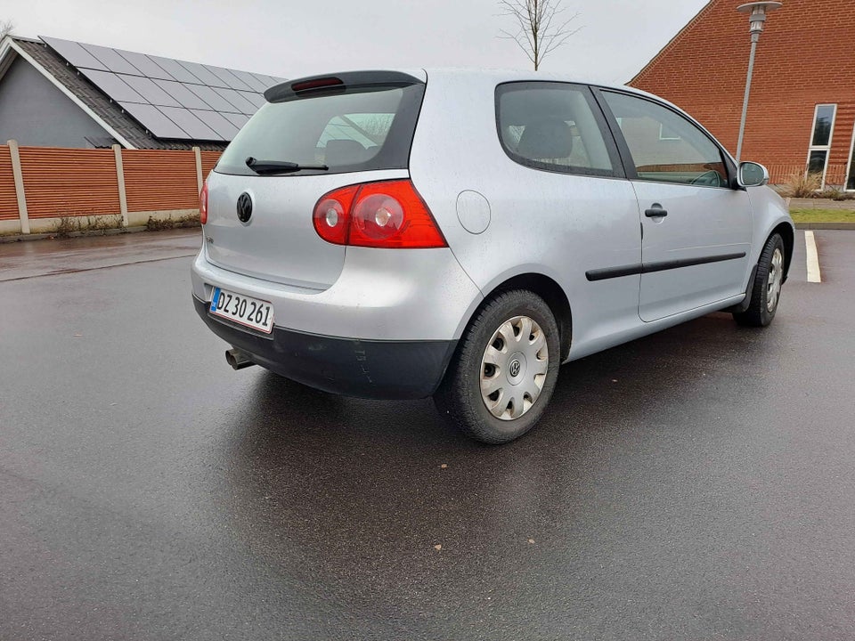 VW Golf V 1,6 Sportline 5d