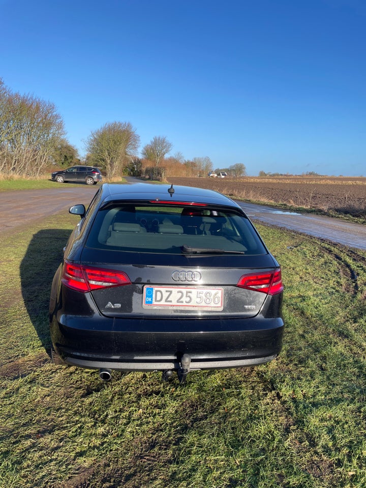 Audi A3 1,6 TDi Attraction Sportback 5d