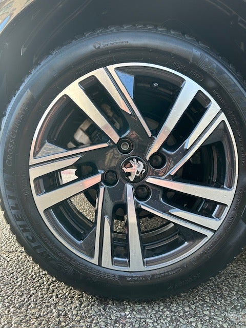 Peugeot 208 1,2 PureTech 100 Allure 5d