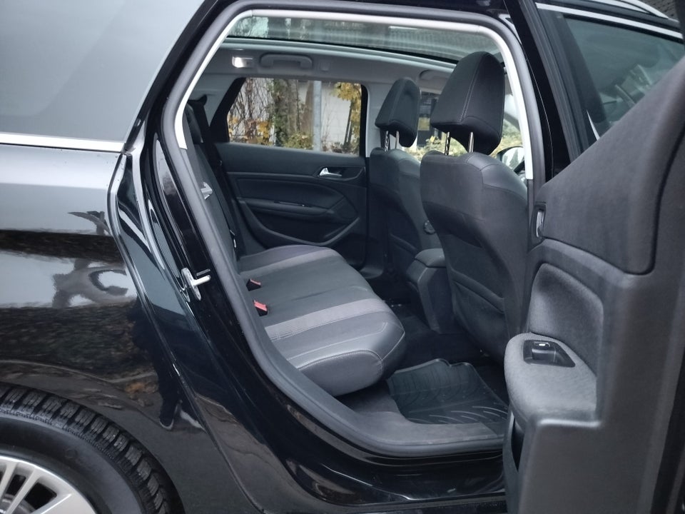 Peugeot 308 1,5 BlueHDi 130 Style SW 5d