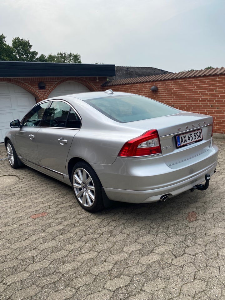 Volvo S80 2,4 D5 215 Momentum 4d