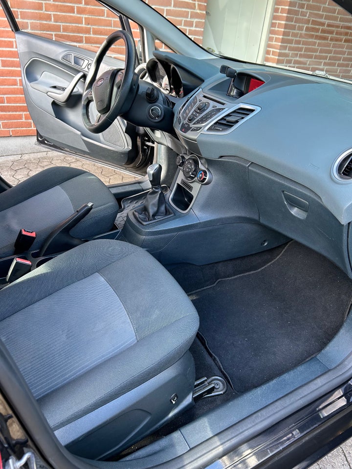 Ford Fiesta 1,4 Titanium 5d