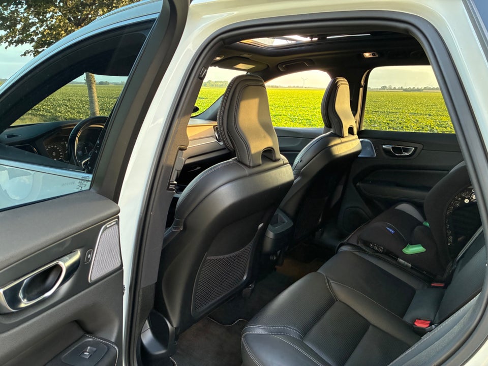 Volvo XC60 2,0 D5 241 R-Design aut. AWD 5d