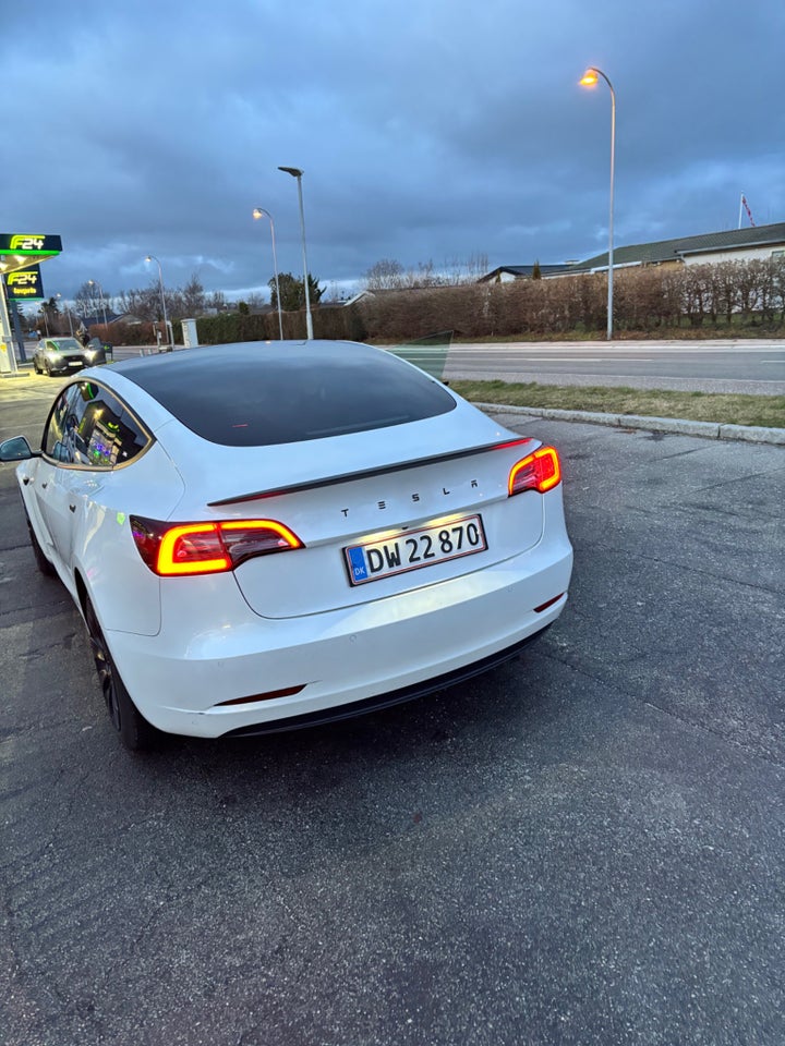 Tesla Model 3 Standard Range+ RWD 4d