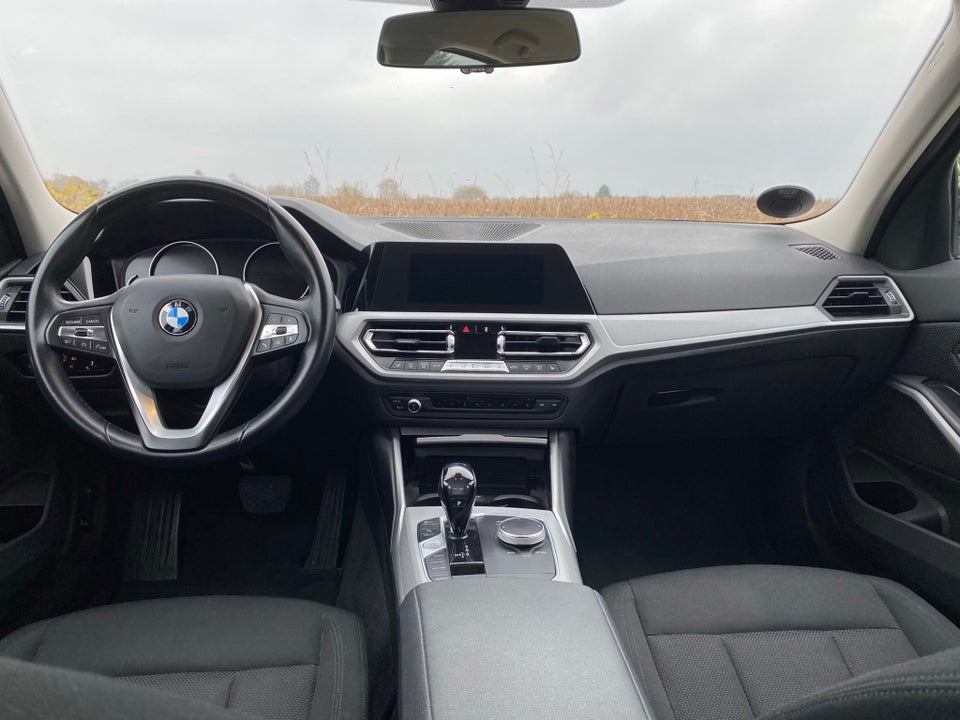 BMW 320i 2,0 Connected aut. 4d