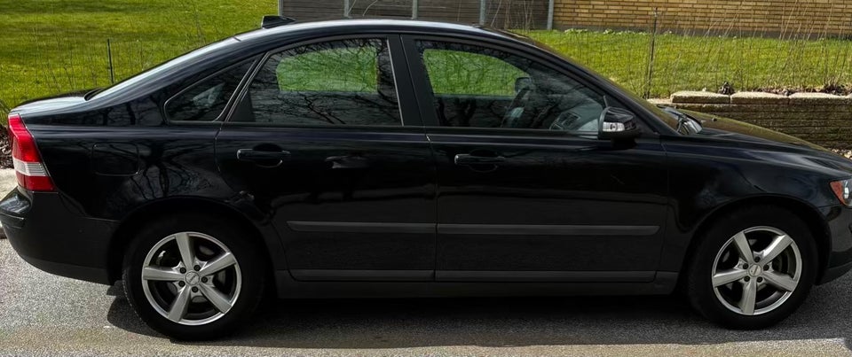 Volvo S40 1,8  4d