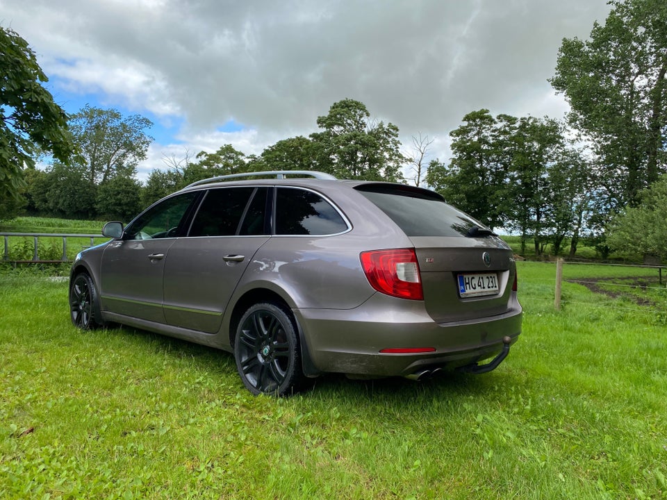 Skoda Superb 2,0 TDi 170 Elegance Combi DSG 5d