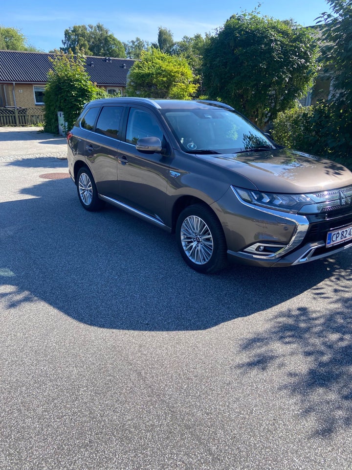 Mitsubishi Outlander 2,4 PHEV Intense CVT 4WD 5d