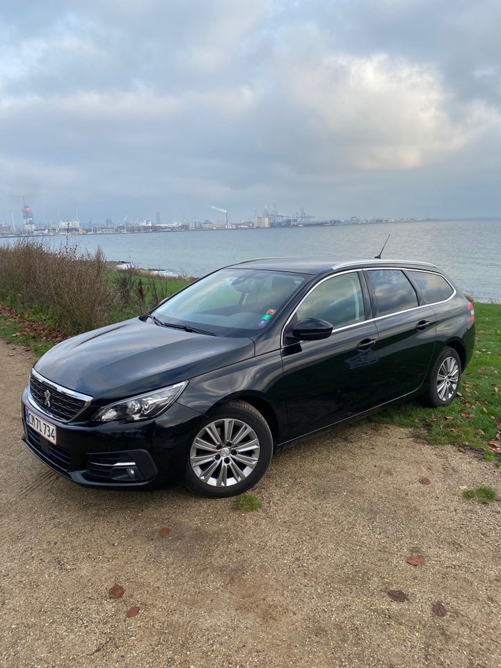 Peugeot 308 1,5 BlueHDi 130 Prestige SW 5d