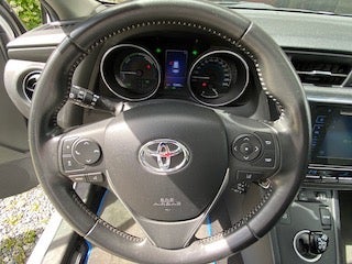 Toyota Auris 1,8 Hybrid H3 CVT Skyview 5d