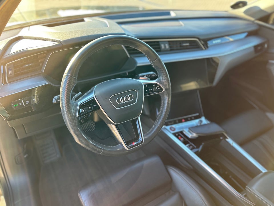 Audi e-tron S quattro 5d