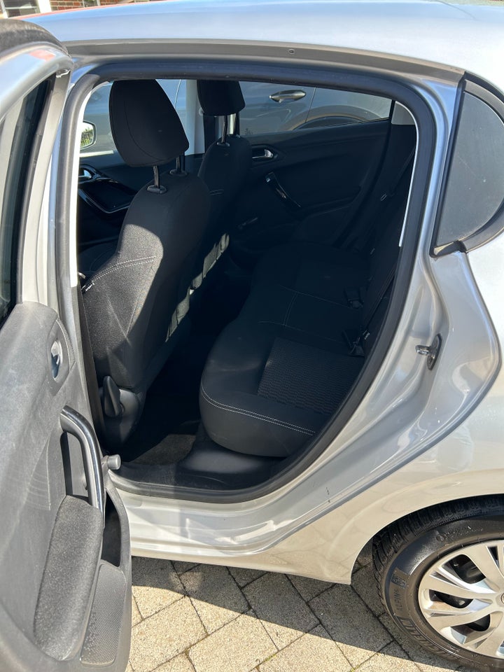 Peugeot 208 1,6 BlueHDi 100 Envy+ 5d