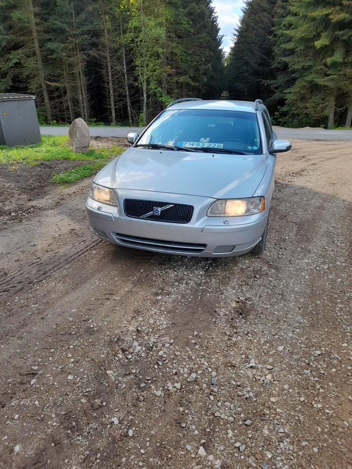 Volvo V70 2,4 140 Momentum aut. 7prs 5d