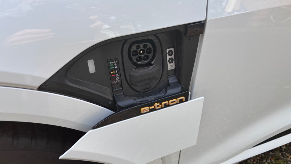 Audi e-tron 55 S-line Prestige quattro 5d