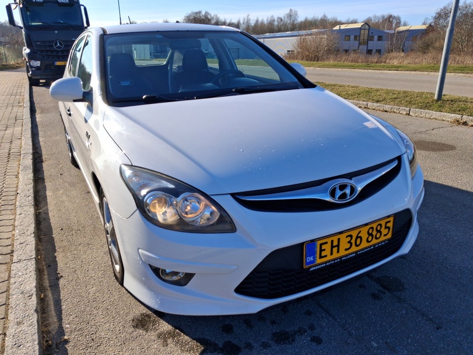 Hyundai i30 1,6 CRDi 90 Classic+ Van 5d