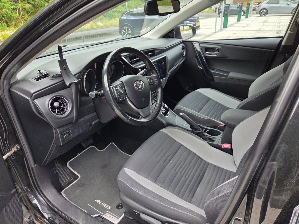 Toyota Auris 1,8 Hybrid H4 CVT 5d