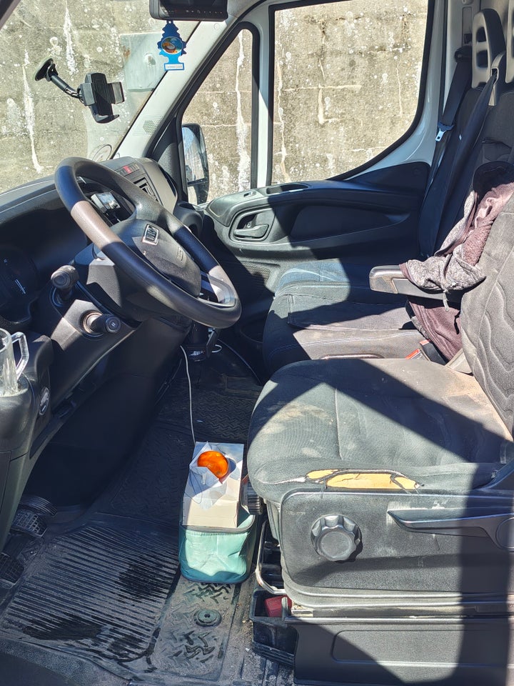 Iveco Daily 35S13 2,8 TDi Kassevogn