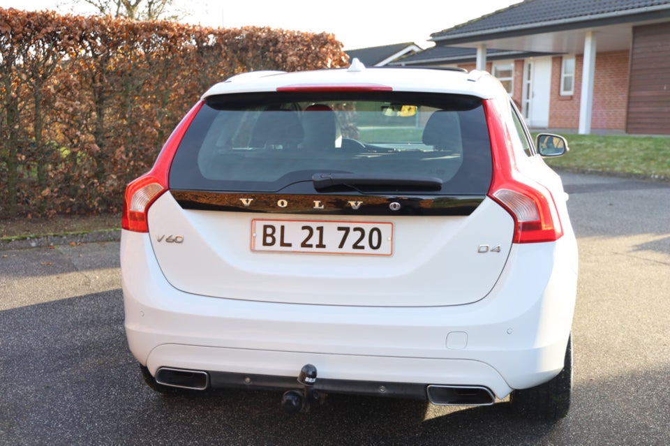 Volvo V60 2,0 D4 181 Summum 5d
