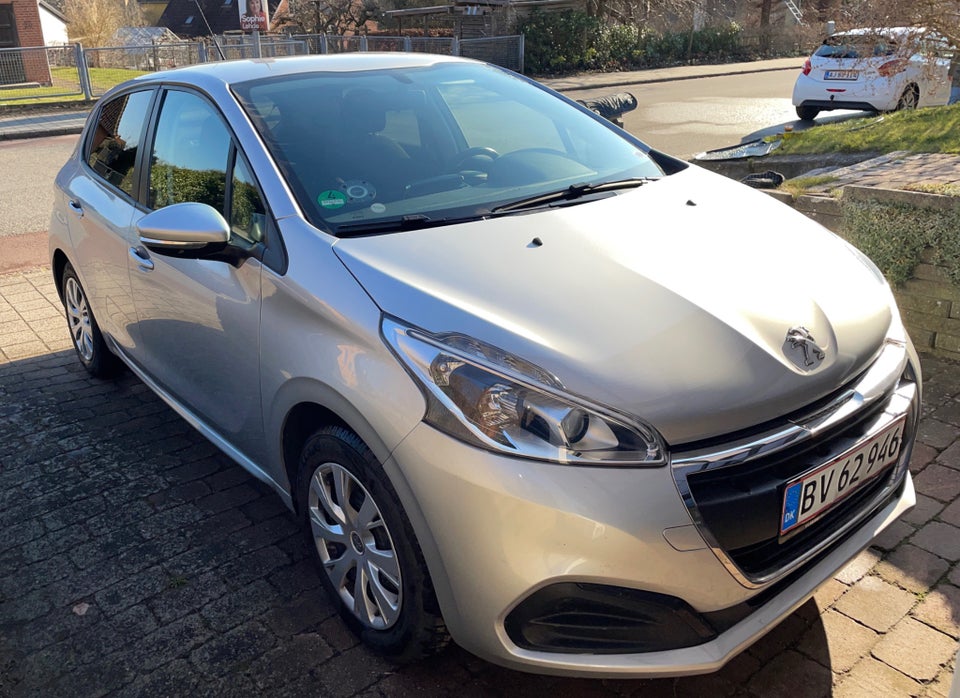Peugeot 208 1,2 VTi 82 Envy+ 5d