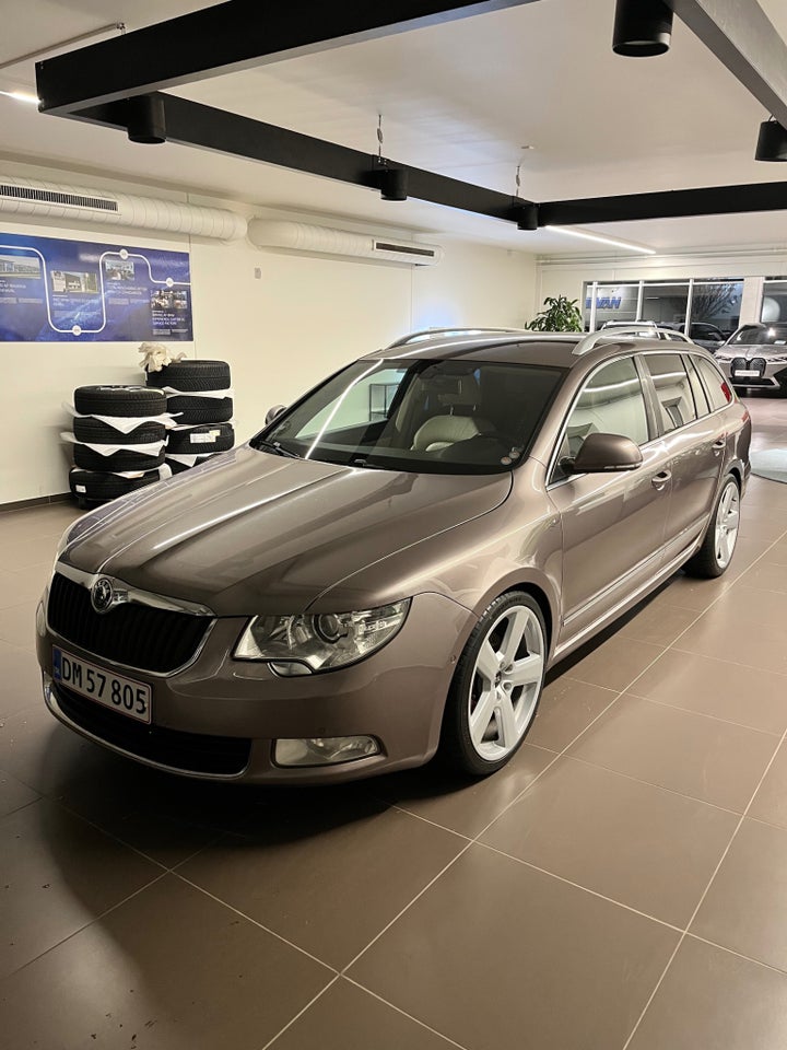Skoda Superb 1,6 TDi 105 Comfort Combi 5d
