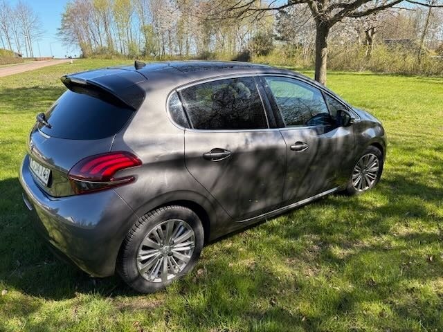 Peugeot 208 1,2 PureTech 82 Exclusive+ 5d
