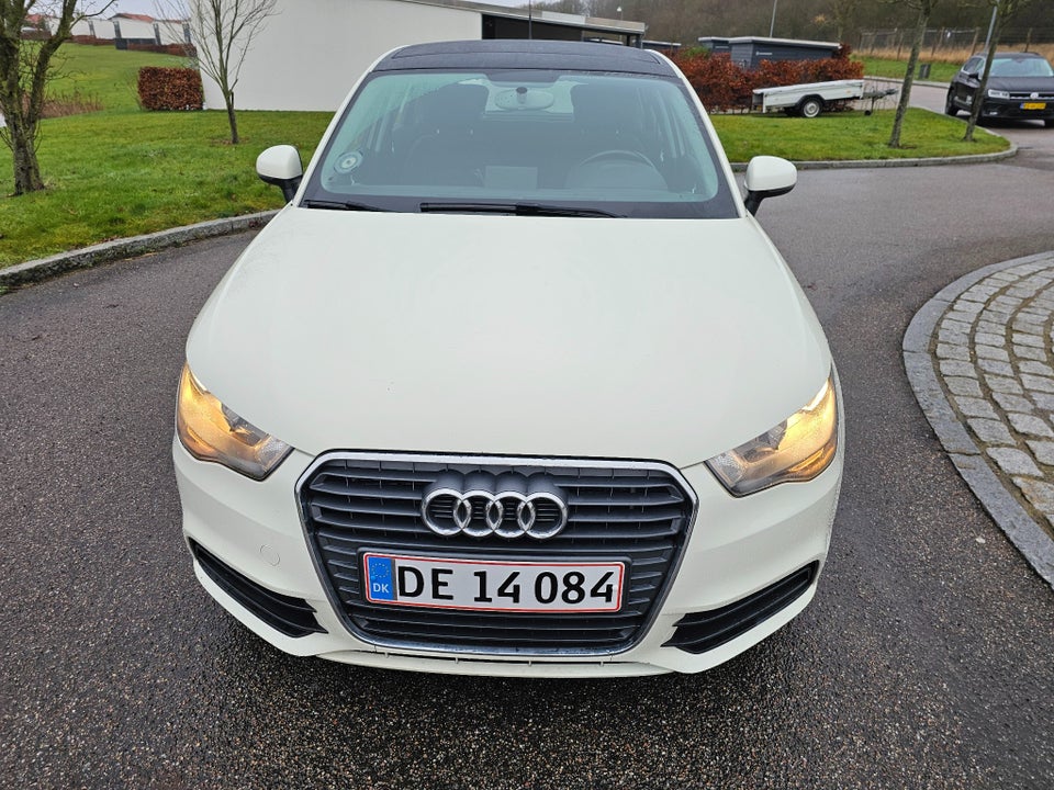 Audi A1 1,6 TDi 90 Attraction Sportback 5d