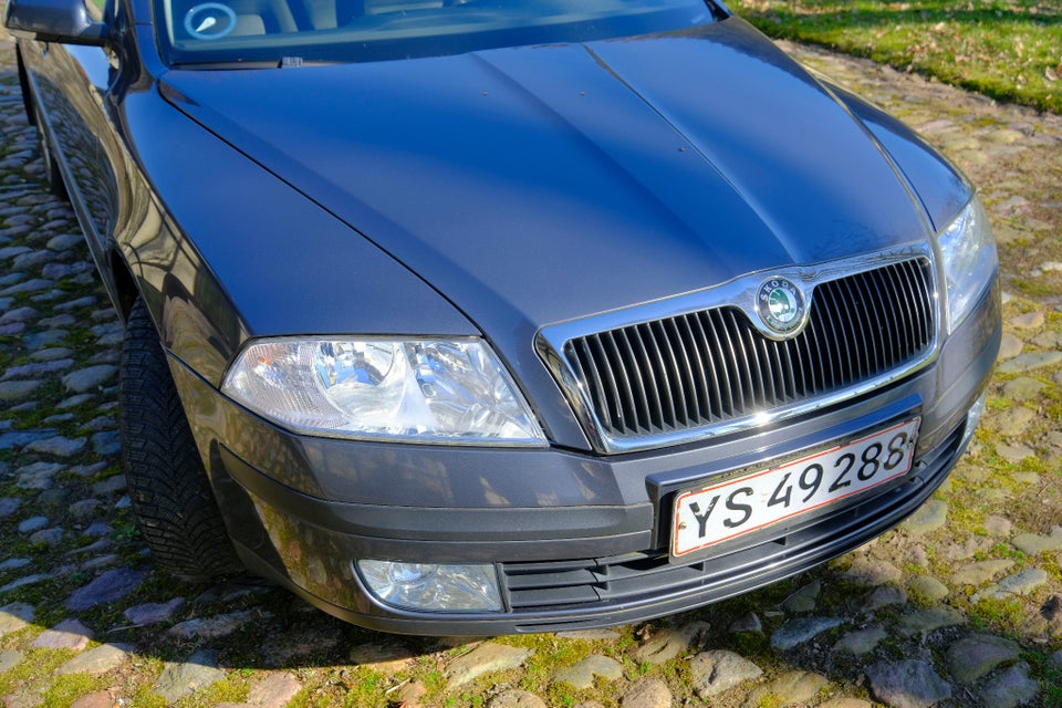 Skoda Octavia 1,6 FSi Ambiente aut. 5d