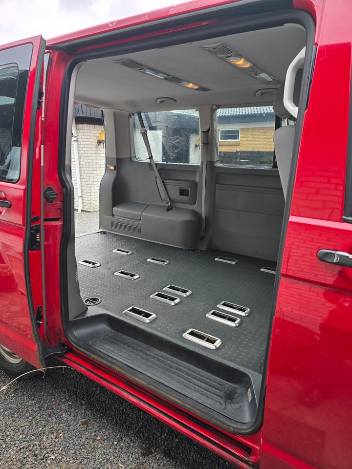 VW Transporter 2,5 TDi 130 Comfortline 5d