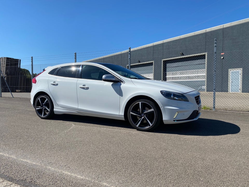 Volvo V40 2,0 D3 150 R-Design 5d