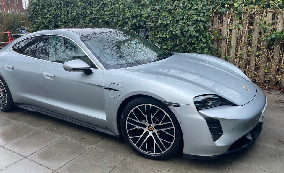 Porsche Taycan Turbo Performance+  4d