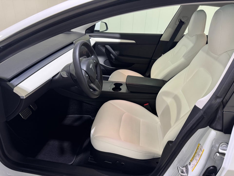 Tesla Model 3 RWD 4d