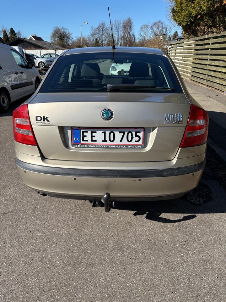 Skoda Octavia 1,6 Ambiente aut. 5d