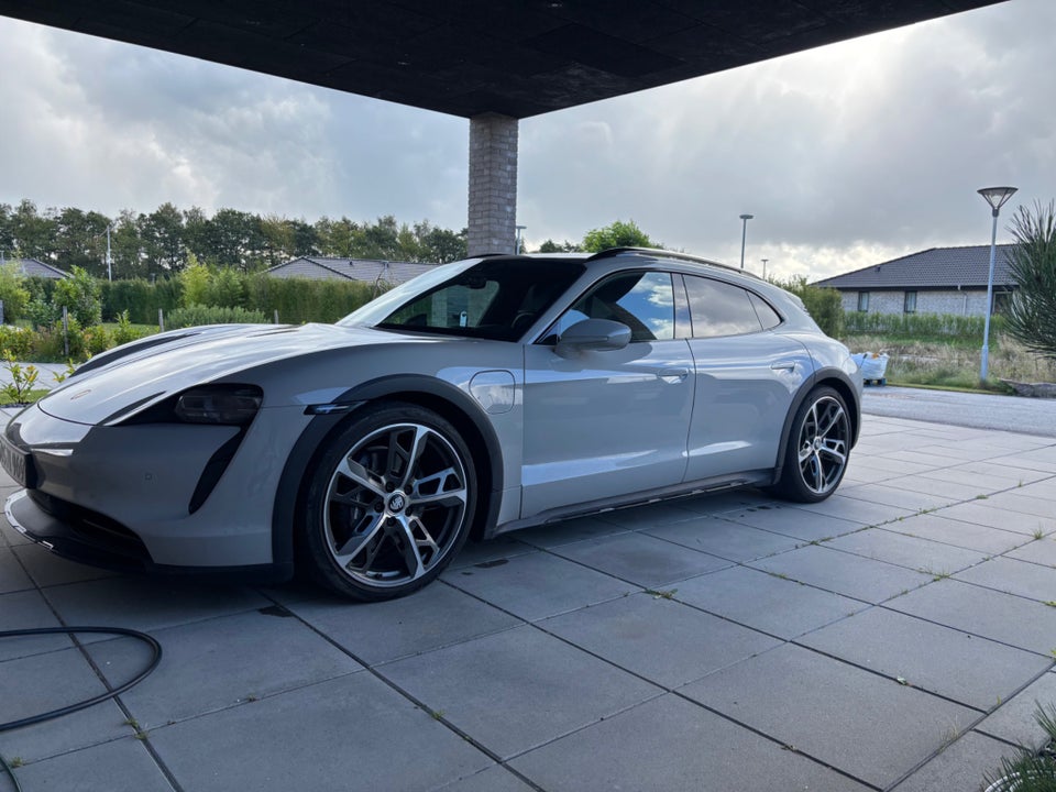 Porsche Taycan 4 Performance+ Cross Turismo 5d