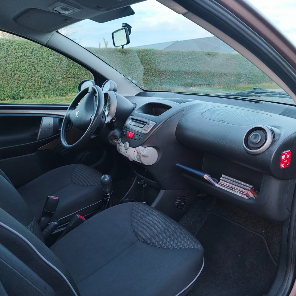 Peugeot 107 1,0 Active White 5d