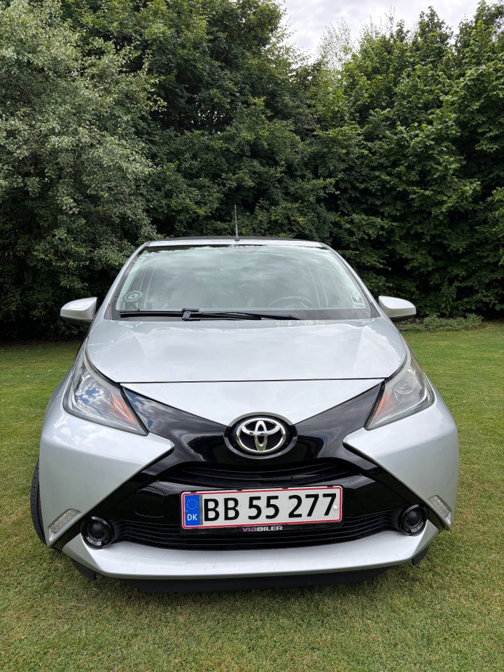 Toyota Aygo 1,0 VVT-i x-wave Sky 5d