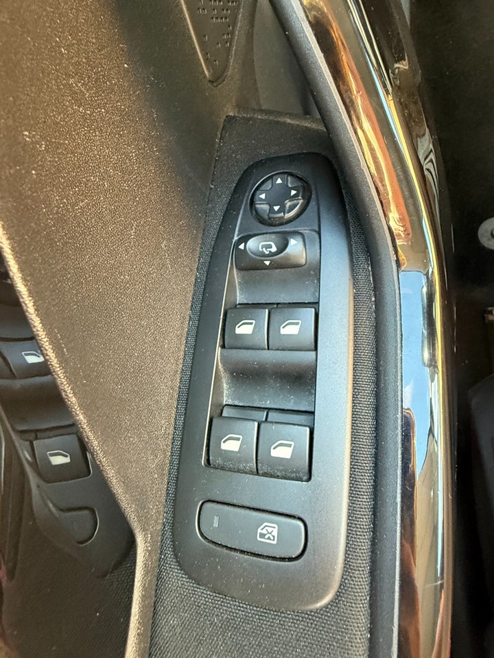 Peugeot 208 1,6 BlueHDi 100 Selection Sky 5d