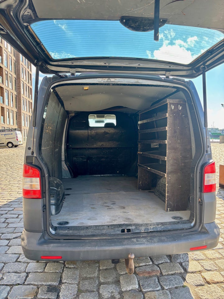 VW Transporter 2,0 TDi 102 Kassevogn lang