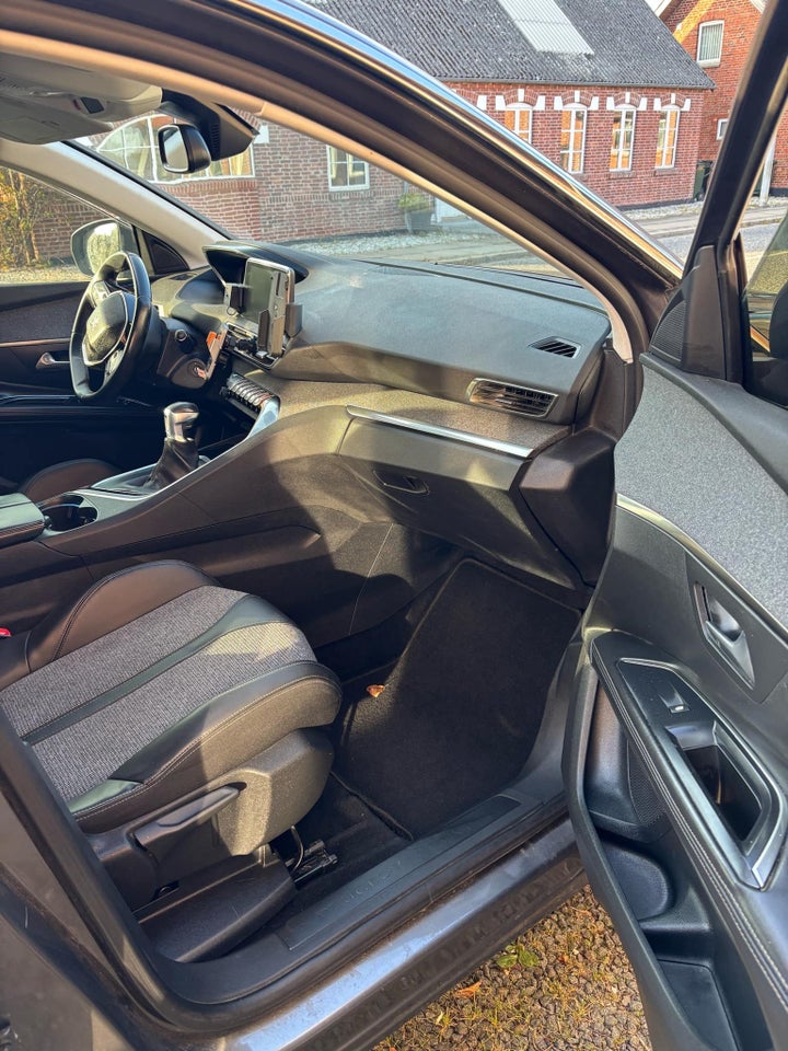 Peugeot 5008 1,6 BlueHDi 120 Allure 7prs 5d