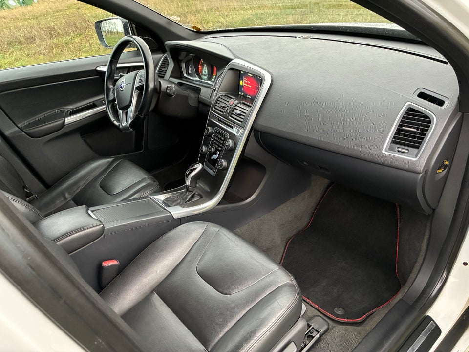 Volvo XC60 2,4 D5 215 Momentum aut. AWD Van 5d