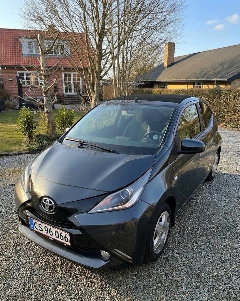 Toyota Aygo 1,0 VVT-i x-wave Sky 5d