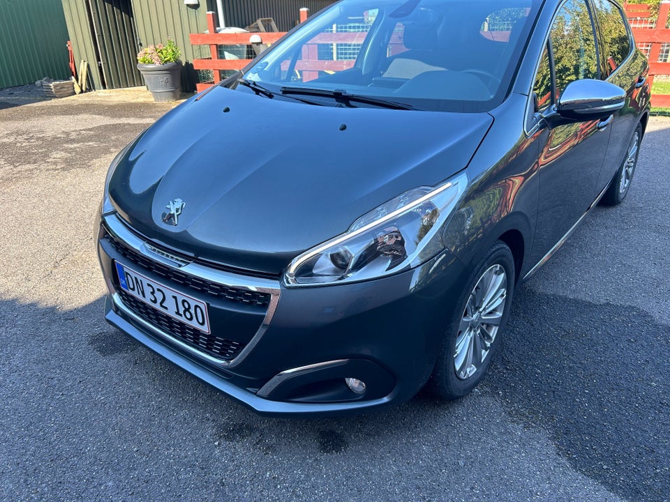 Peugeot 208 1,6 BlueHDi 100 Desire Sky 5d