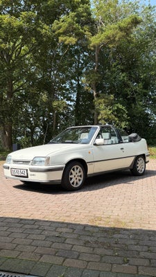 Opel Kadett 2,0 GSi 16V 3d