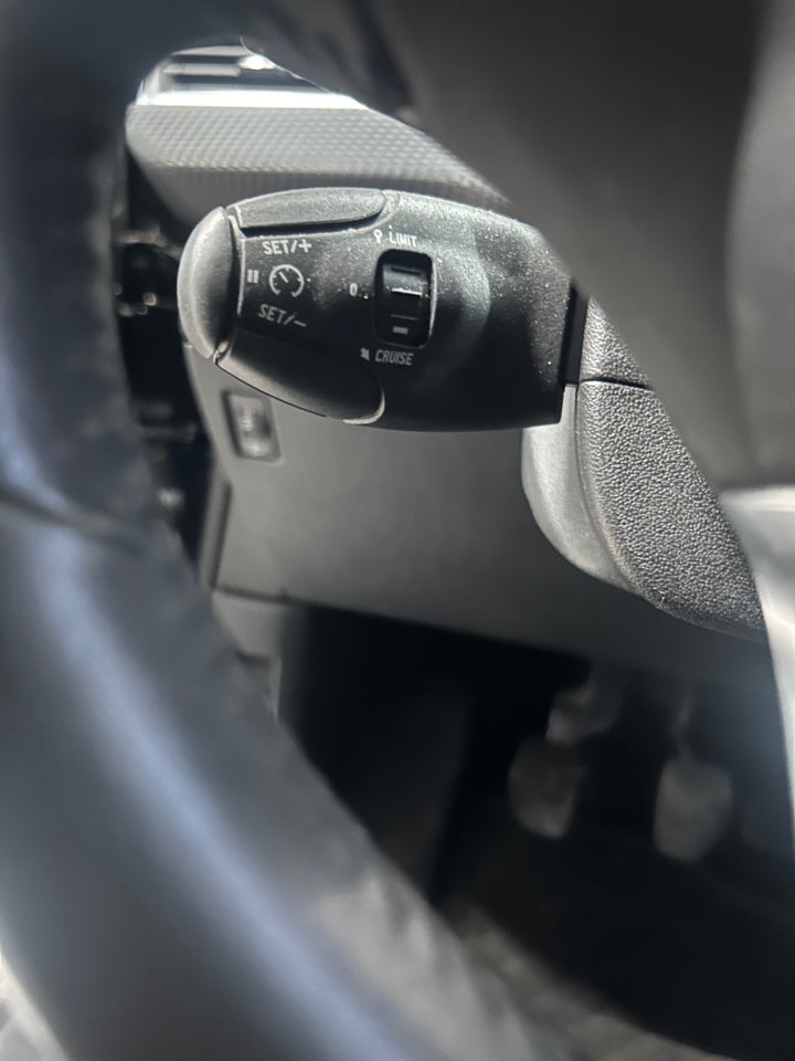 Peugeot 2008 1,2 VTi 82 Active Sky 5d