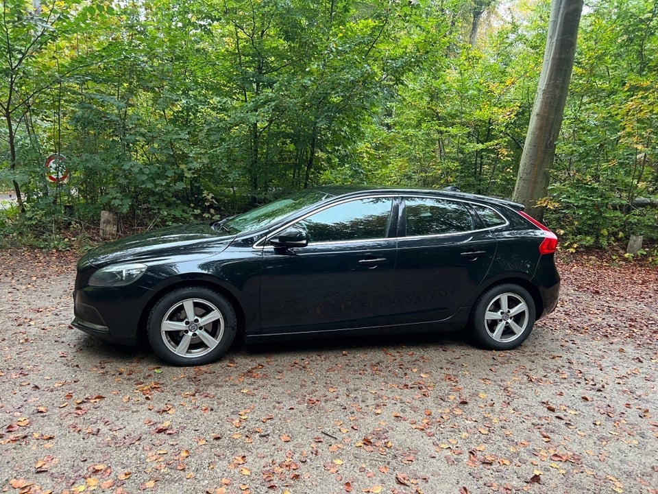 Volvo V40 1,6 D2 115 Momentum 5d
