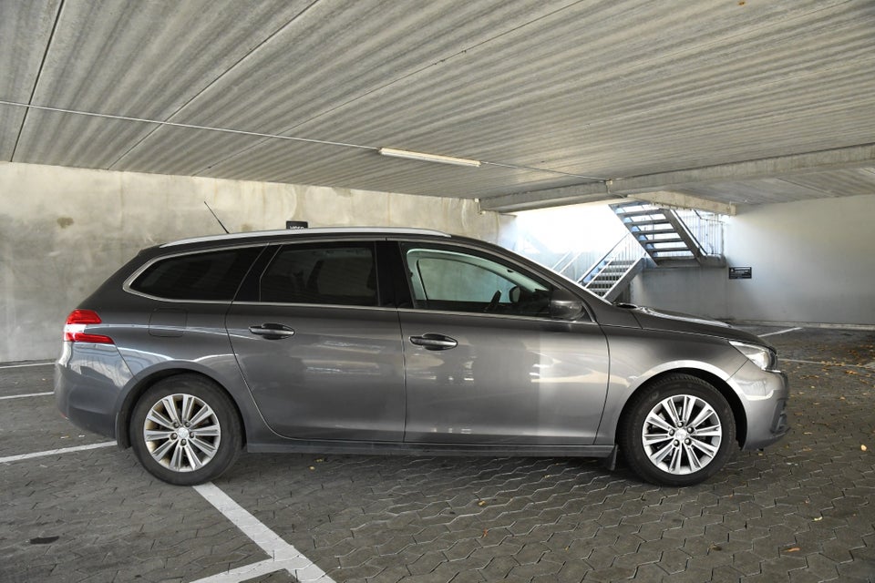 Peugeot 308 1,5 BlueHDi 130 Infinity SW 5d