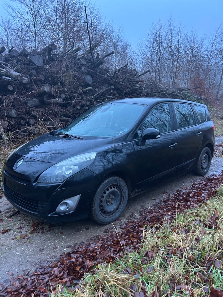 Renault Grand Scenic III 1,6 16V Expression 7prs 5d