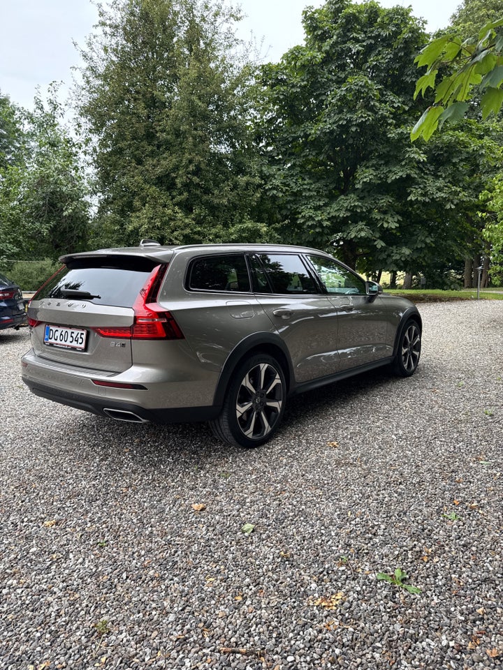 Volvo V60 CC 2,0 B4 197 aut. AWD 5d