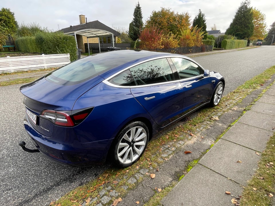 Tesla Model 3 Long Range AWD 4d