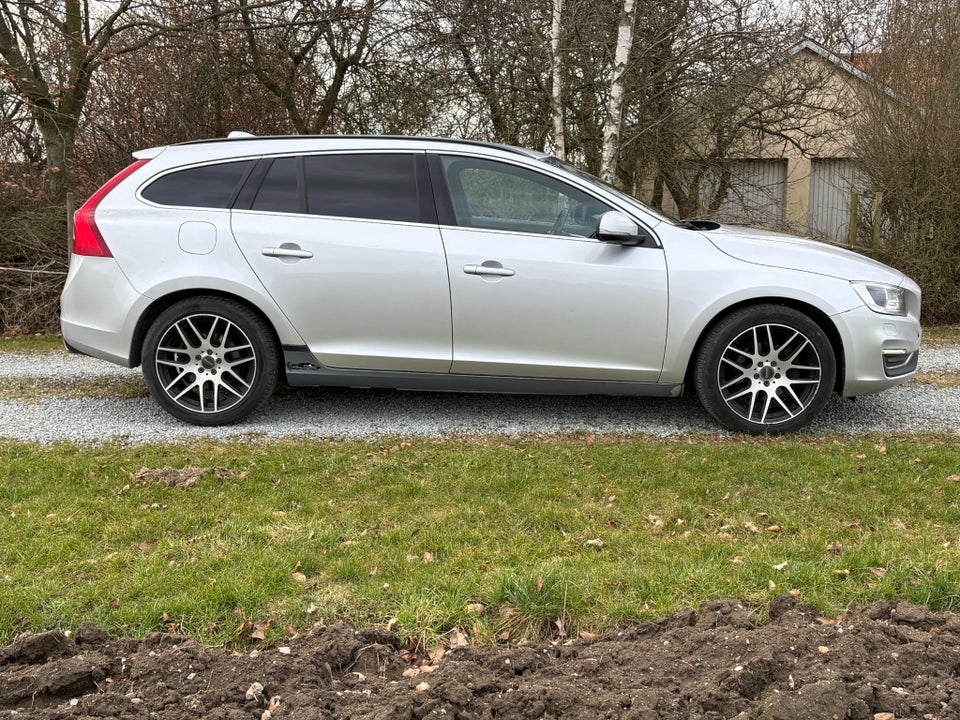 Volvo V60 2,0 D4 190 Momentum aut. 5d